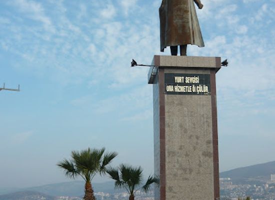 turkiye/aegean-region/landmark/kusadasi-ataturk-aniti
