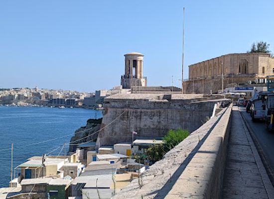malta/marsamxett-harbour/landmark/siege-bell-war-memorial