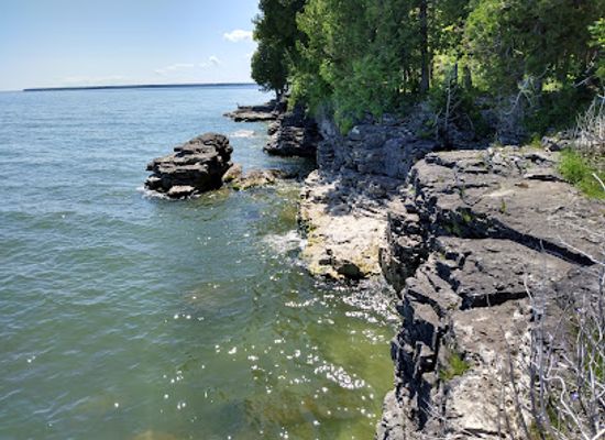 wisconsin/sturgeon-bay/landmark/cave-point-clay-banks-state-natural-area