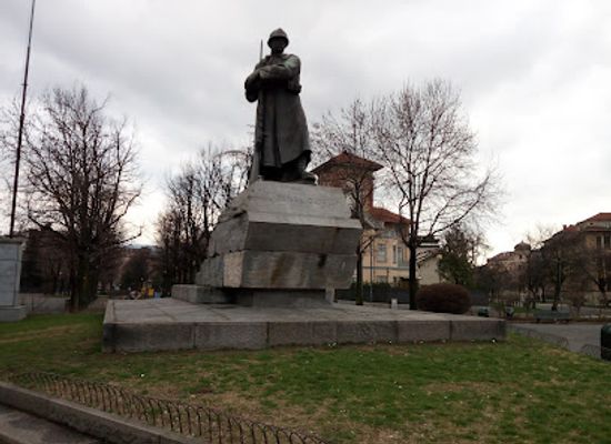 italy/turin/crocetta/landmark/monumento-al-fante-d-italia