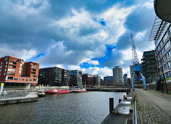 germany/hamburg/hafencity/landmark/traditional-ship-port-sandtorkai