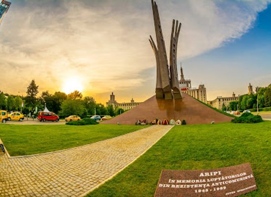romania/bucharest/herastrau/landmark/monumentul-aripi