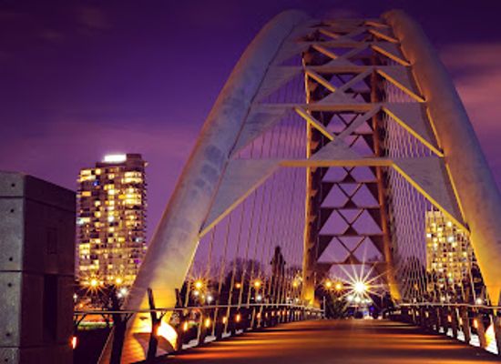 canada/greater-toronto-area/landmark/humber-bay-arch-bridge