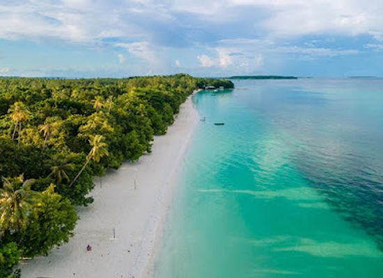 indonesia/north-maluku/landmark/ngurbloat-beach