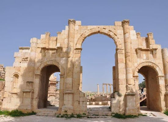 jordan/eastern-highlands/landmark/lion-triclinium