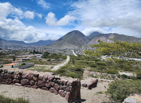 ecuador/otavalo/landmark/pucara-de-rumicucho-ruins-ruinss