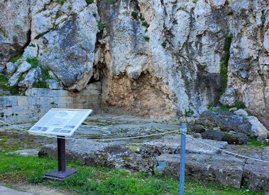 greece/athens/landmark/paved-court-of-klepsydra