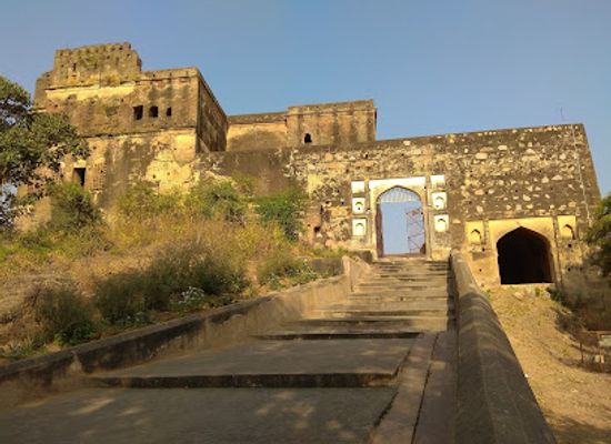india/central-india/landmark/barua-sagar-fort