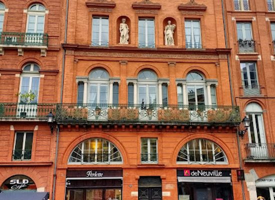 france/midi-pyrenees/landmark/place-de-la-trinite