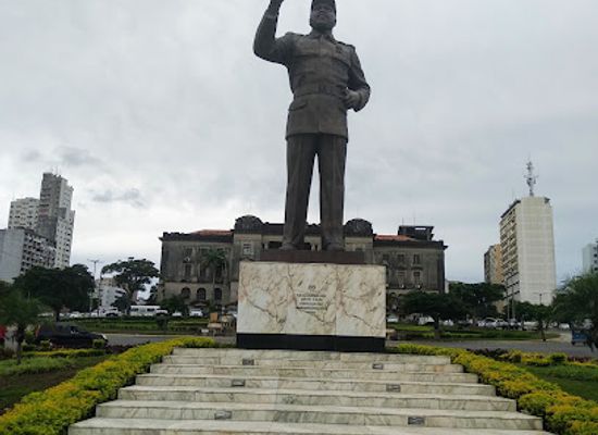 mozambique/zambezi-river-basin/landmark/samora-machel-statue