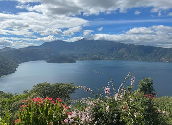 el-salvador/suchitoto/landmark/gringo-tours-ajhuiyak-ne-tupal