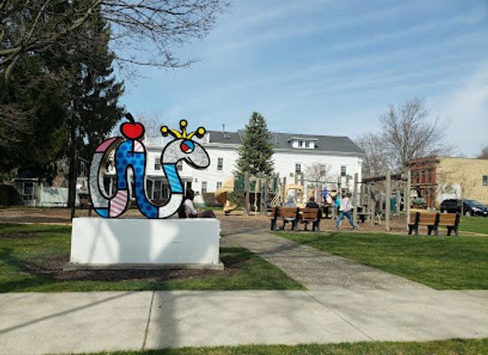michigan/saugatuck/landmark/village-square