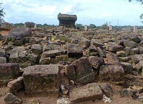 indonesia/banten/landmark/patapan-tempat-bertapa-sultan-banten-ruine-van-sivalinga-bij-nagara