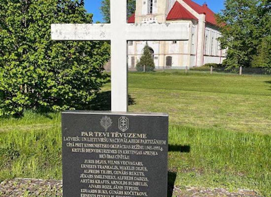 latvia/livonia/landmark/monument-and-cross-for-latvian-and-lithuanian-partisants