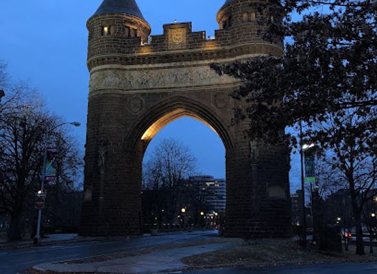 connecticut/housatonic-valley/landmark/soldiers-sailors-memorial-arch