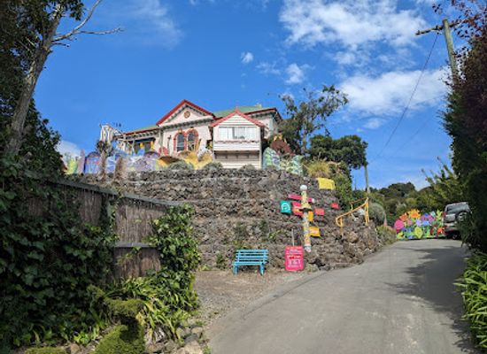 new-zealand/canterbury/landmark/the-giants-house