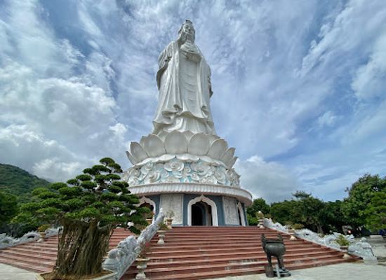 vietnam/da-nang/son-tra-district/landmark/khu-van-hoa-pham-phat-giao