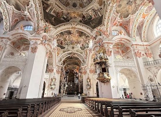 switzerland/zurich-lake/landmark/klosterkirche-einsiedeln