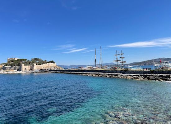 turkiye/kusadasi/landmark/guvercinada-kalesi-kucukada