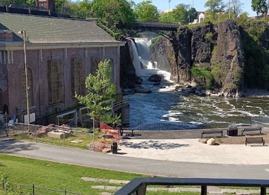 new-jersey/paterson/landmark/walking-bridge-over-the-falls