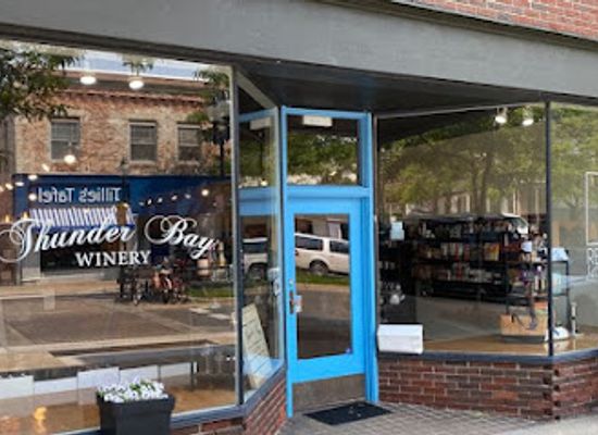 michigan/northern-michigan/landmark/thunder-bay-winery-regalo-luxury-gifts