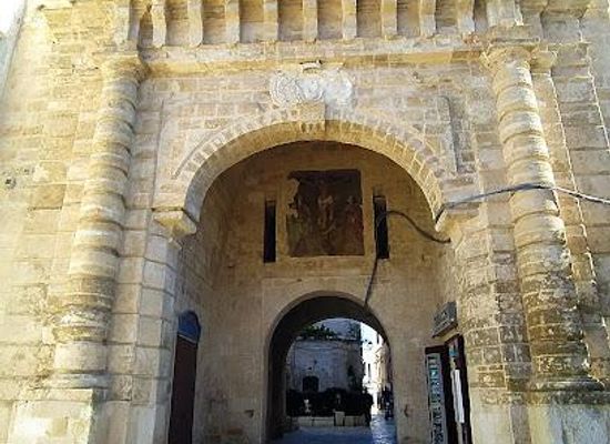italy/apulia/landmark/arco-marchesale