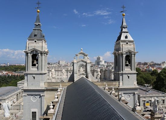 spain/castile-la-mancha/landmark/catedral-de-santa-maria-la-real-de-la-almudena