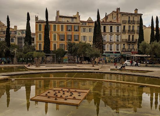 france/marseille/le-cours-julien/landmark/escaliers-du-cours-julien