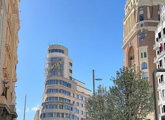 spain/madrid/gran-via/landmark/el-letrero-de-schweppes