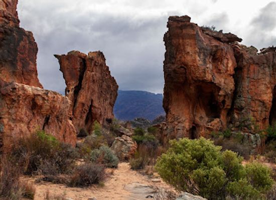 south-africa/cederberg-mountains/landmark/stadsaal-rock-art