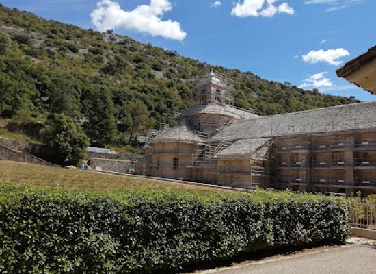 france/rhone-alpes/landmark/abbaye-notre-dame-de-senanque