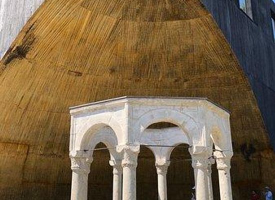 albania/kruje/landmark/tyrbja-e-kapllan-pashes