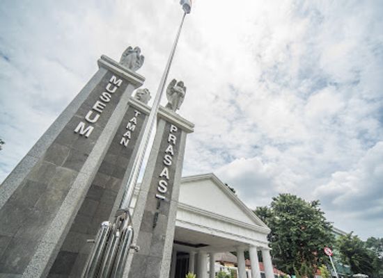 indonesia/jakarta/landmark/museum-taman-prasasti
