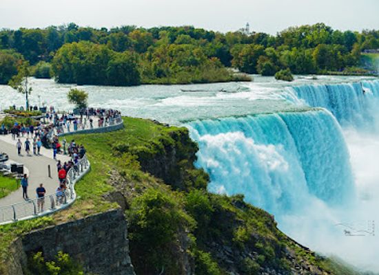 canada/niagara-falls/landmark/niagara-falls-fireworks