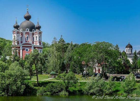 moldova/sipot-falls-natural-monument/landmark/curchi-monastery
