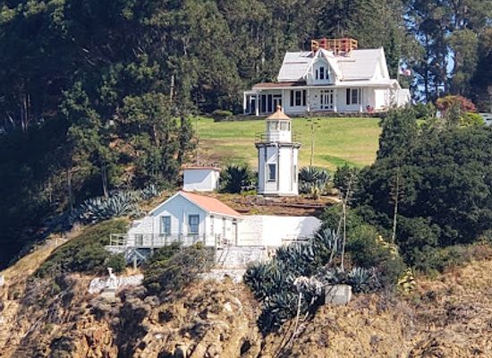 california/san-francisco-peninsula/landmark/yerba-buena-lighthouse