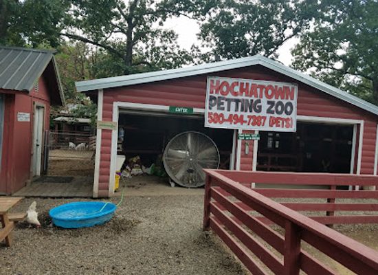 oklahoma/kiamichi-country/landmark/hochatown-rescue-center-petting-zoo