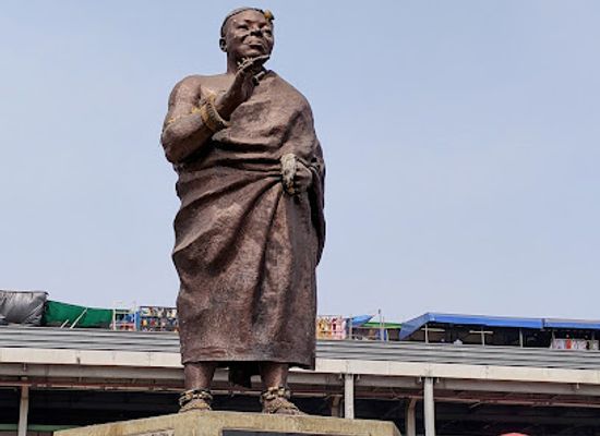 ghana/kumasi/adum/landmark/kejetia-roundabout