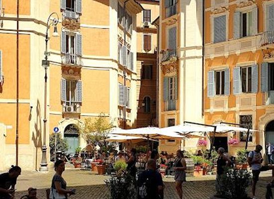 italy/rome/landmark/piazza-s-ignazio