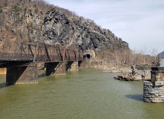 maryland/catoctin-mountain-area/landmark/footbridge-to-c-o-canal-and-maryland-heights