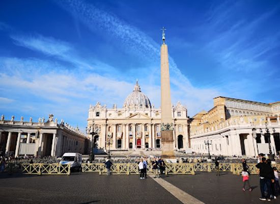 vatican-city/belvedere-courtyard/landmark/fontana-di-piazza-santa-marta