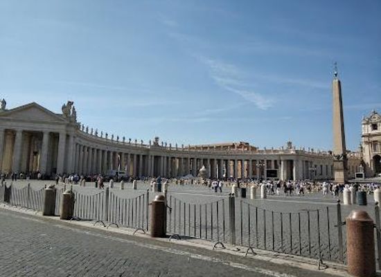 vatican-city/gregorian-etruscan-museum/landmark/saint-peter-s-square