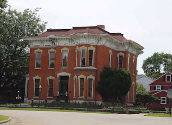 illinois/northwestern-illinois/landmark/william-h-holcomb-house