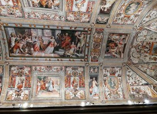 vatican-city/st-peter-s-square/landmark/palazzo-giustiniani