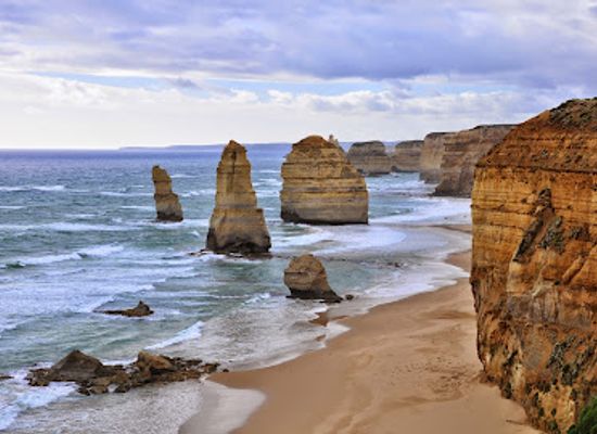 australia/south-west/landmark/twelve-apostles-marine-national-park