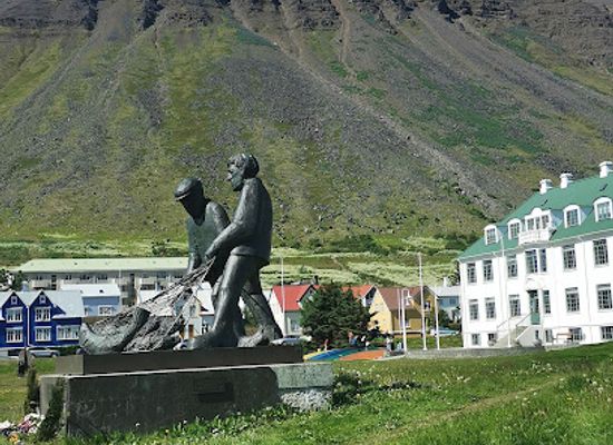 iceland/isafjordur/landmark/fishermen-s-monument