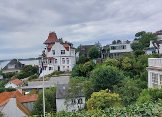germany/holstein/landmark/treppenviertel-blankenese