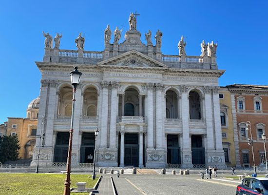 italy/sannio/landmark/via-sannio-flea-market