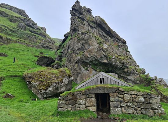 iceland/fimmvorduhals-pass/landmark/rutshellir-caves