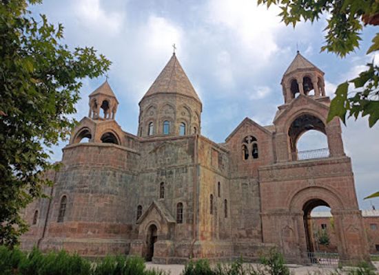 armenia/lori-highlands/landmark/mother-see-of-holy-etchmiadzin-armenian-apostolic-church-armenian-orthodox-church